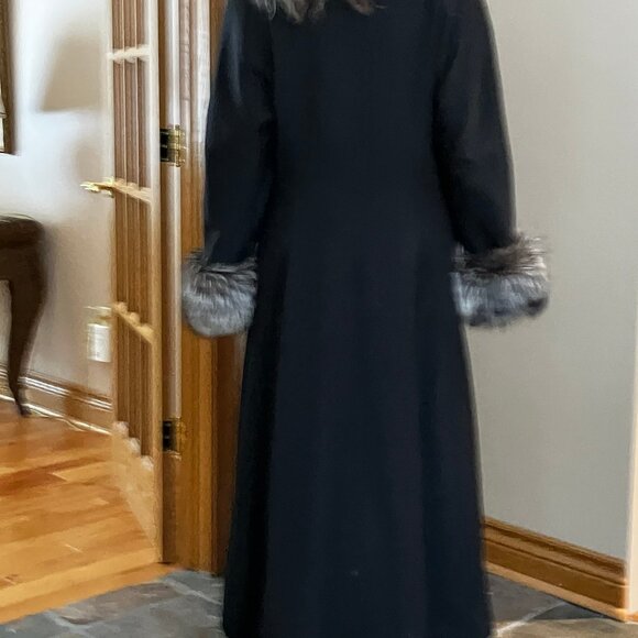 Hilary Radley black wool coat with real fur trim, size medium - Picture 6 of 6
